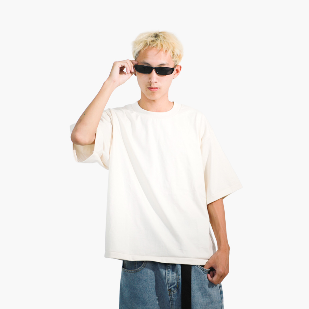 รูปคนใส่เสื้อจริง SAVAGE BOXY